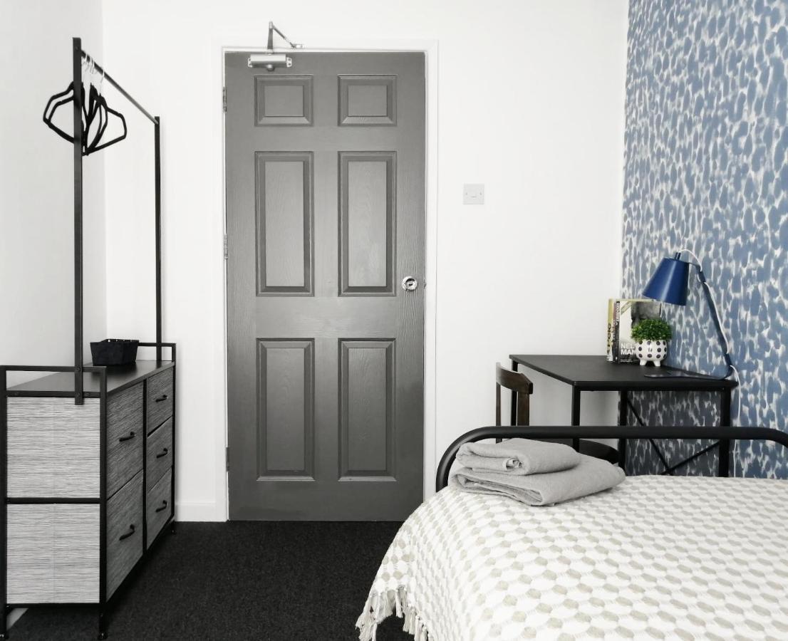 Granville 5Br Townhouse - Ideal For Groups, Families Or Contractors By Suitely Челтнем Екстер'єр фото